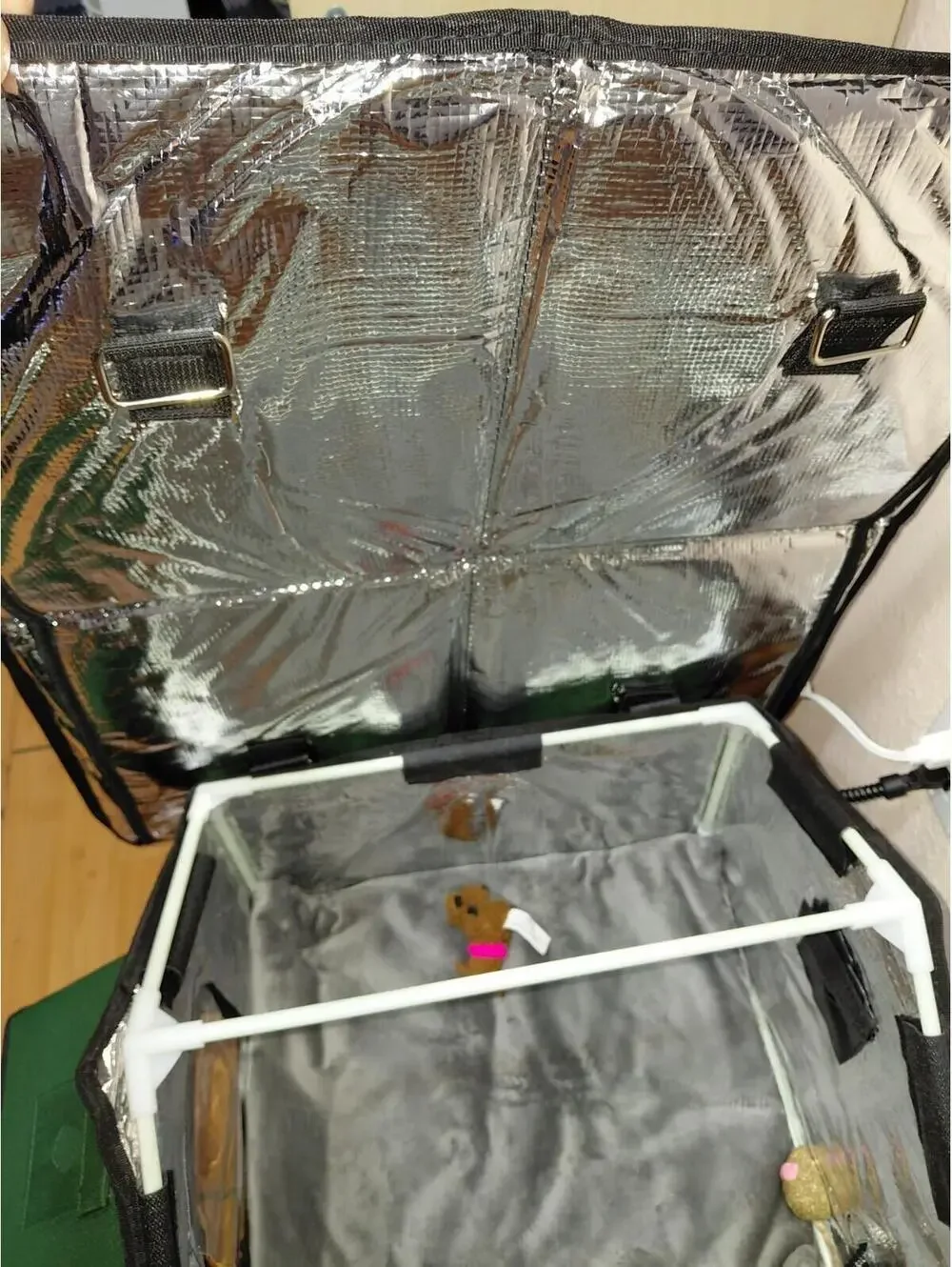 Pawcrus Elevated heated cat house indoor outdoor New In Box This One Is Mine